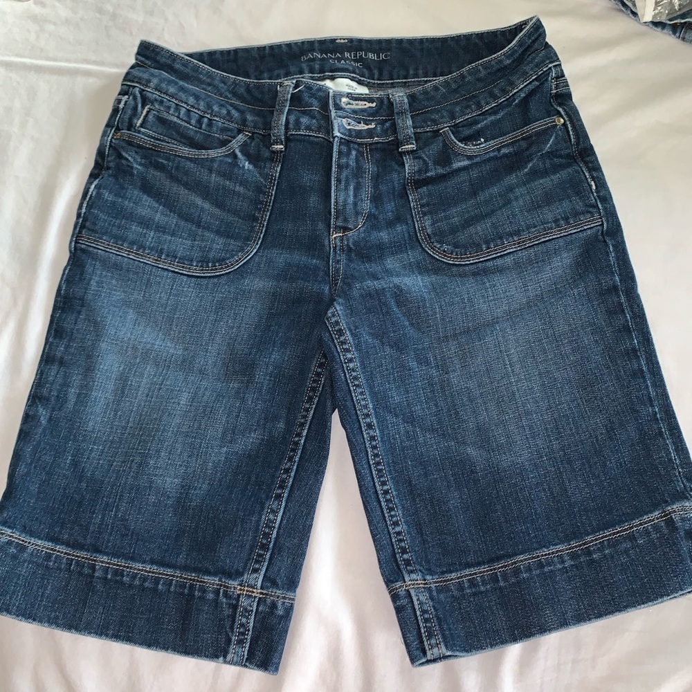 Banana Republic size 4 Bermuda jean shorts